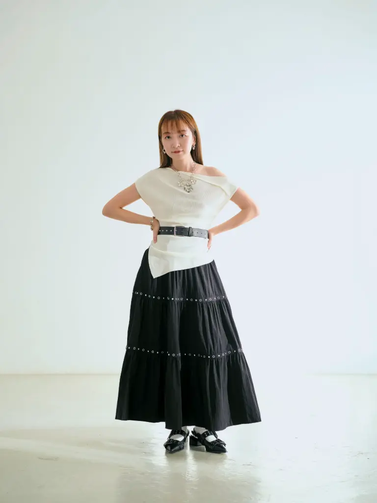 Buckle tiered skirt with belt