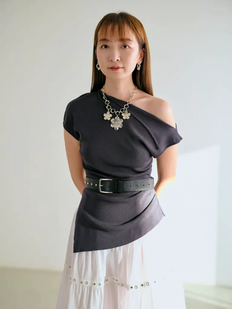 Irragular collar knit top